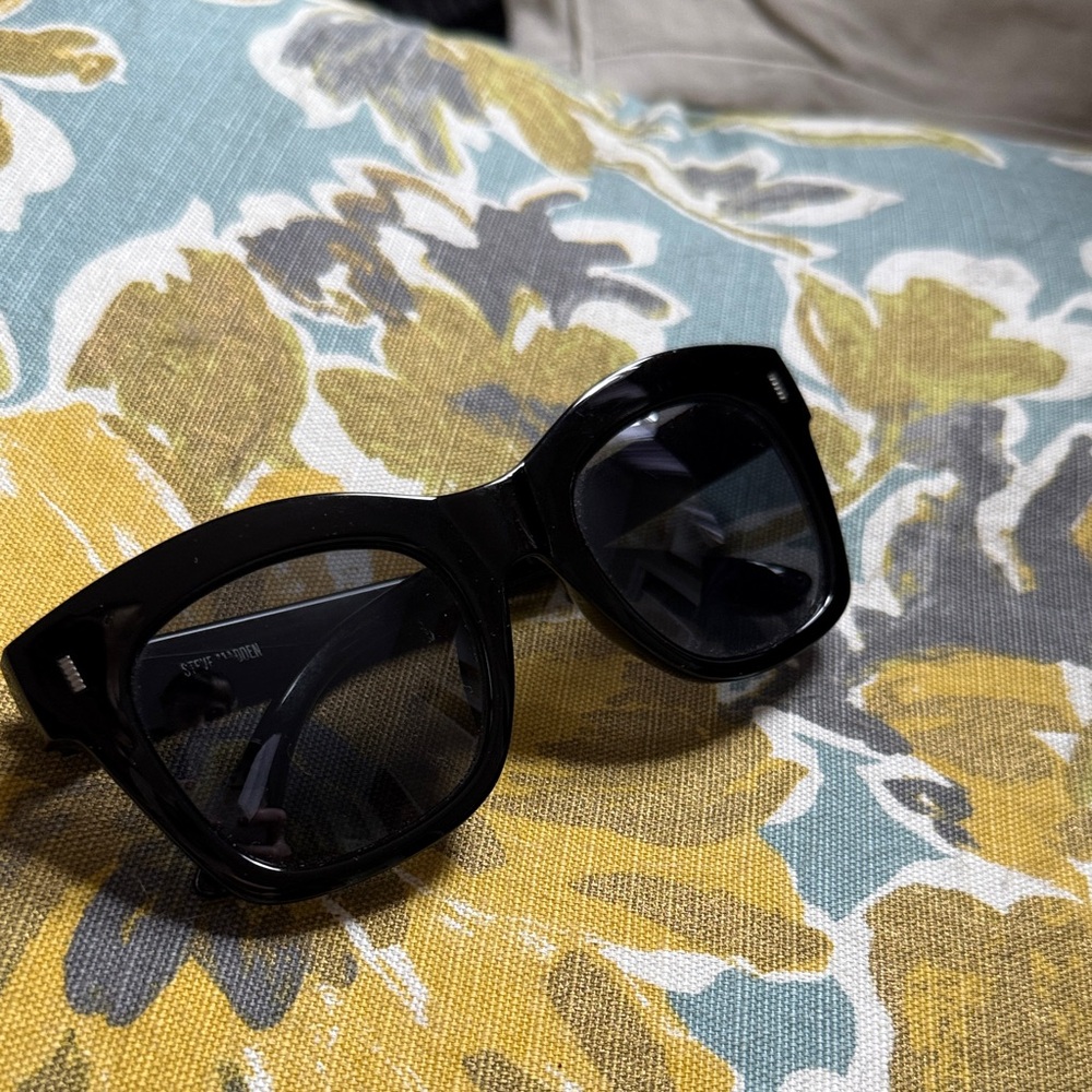 Steve Madden Black Sunglasses